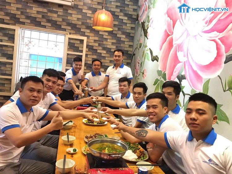 Buổi học sửa chữa điện thoại di động Buổi học sửa chữa điện thoại di động