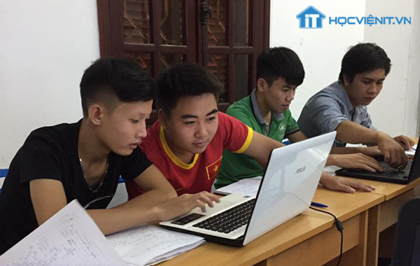 Buổi học sửa chữa Laptop tại HocvieniT.vn