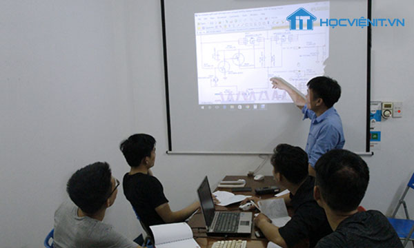 Lớp học sửa chữa Laptop tại HOCVIENiT.vn