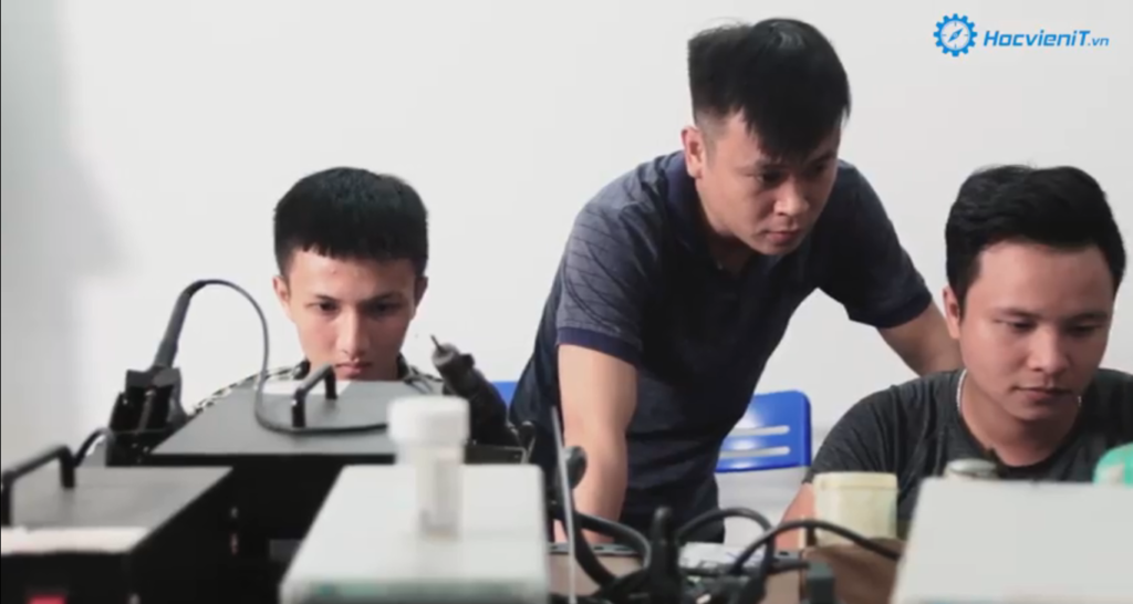 học sửa laptop tốt