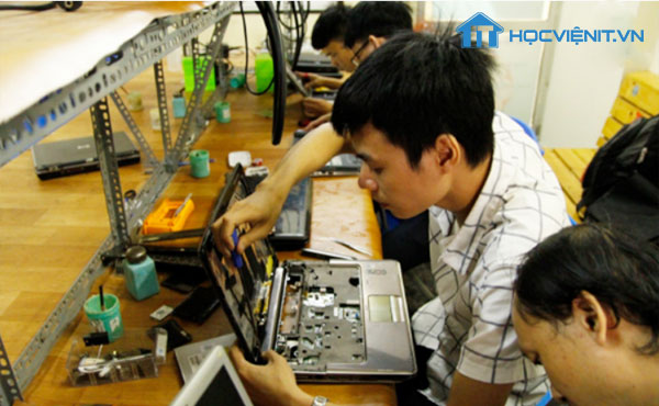 Buổi học sửa chữa Laptop tại HocvieniT.vn Buổi học sửa chữa Laptop tại HocvieniT.vn