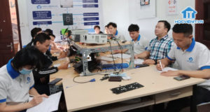 Một buổi học Sửa Laptop tại Học viện iT.vn