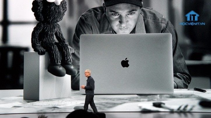 Tim Cook - CEO của Apple giới thiệu Macbook Air năm 2018