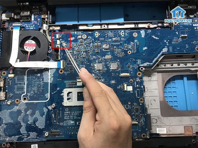 Cách sửa laptop Dell Latitude E5540 không bật được nguồn