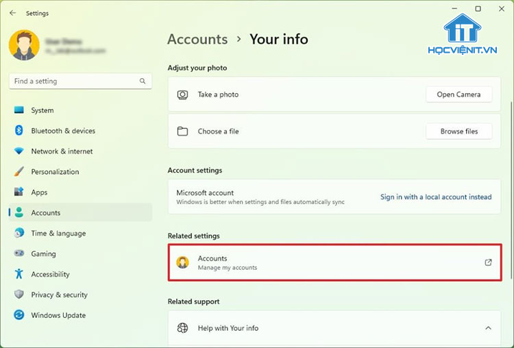 Nhấn vào Manage my accounts trong phần Related settings