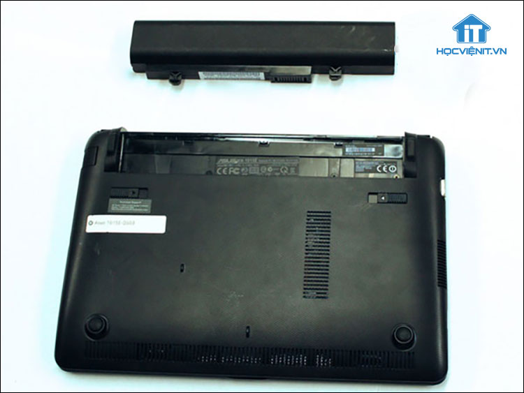 Tháo pin laptop Asus 1015E-DS03