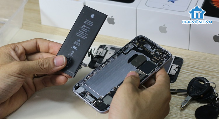 Tháo pin iPhone 6S