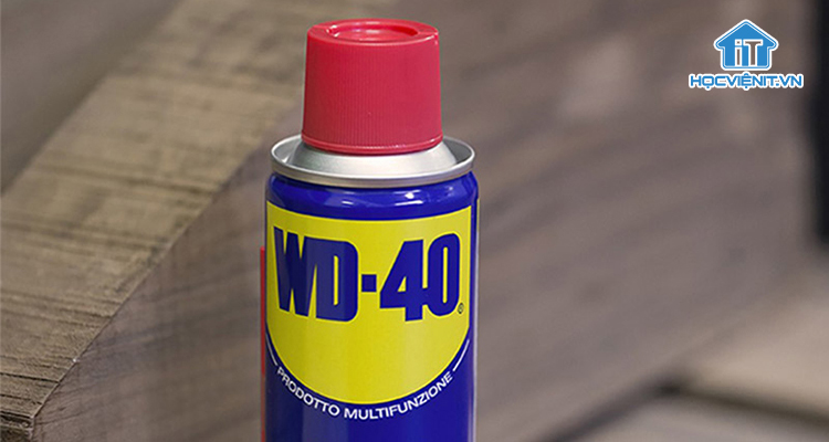 Dùng dung dịch vệ sinh WD-40