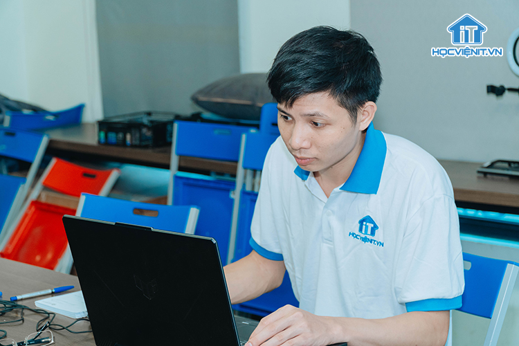 Học sửa laptop online cần sự kiên trì, chăm chỉ