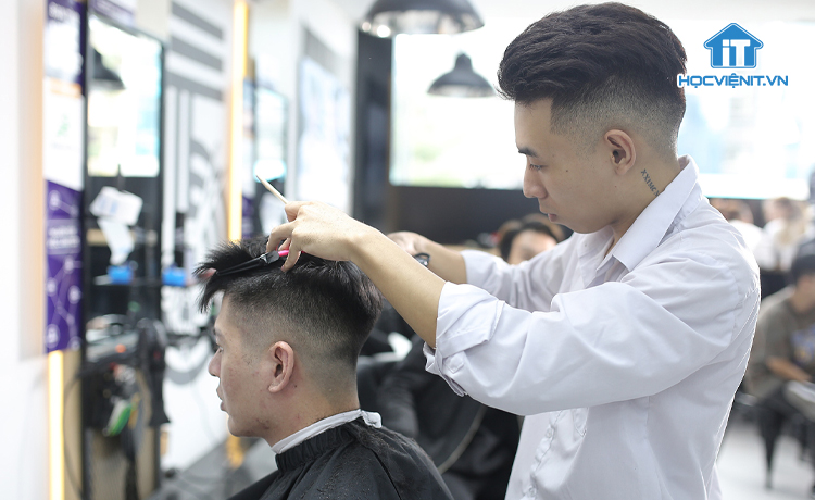 Thợ làm tóc (Barber)