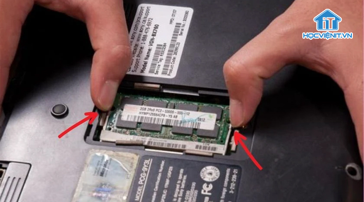Lắp lại RAM laptop