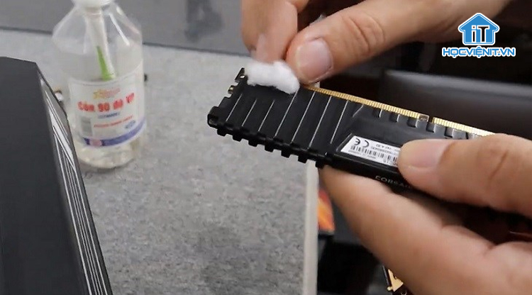 Vệ sinh RAM PC