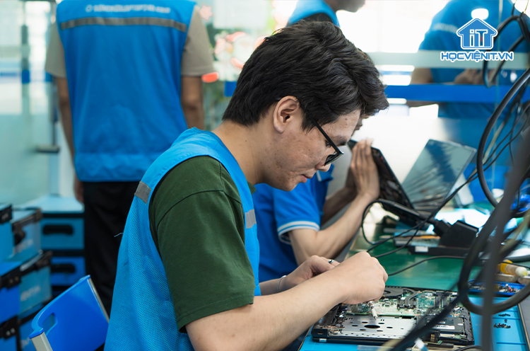 Học sửa main máy tính tại Học viện iT
