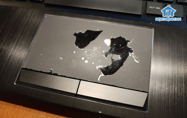 Touchpad laptop bị tróc sơn, trầy xước