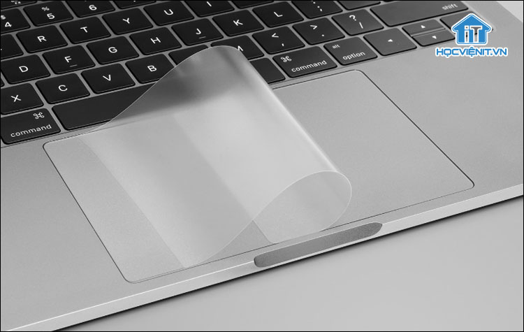 Dán miếng bảo vệ cho touchpad