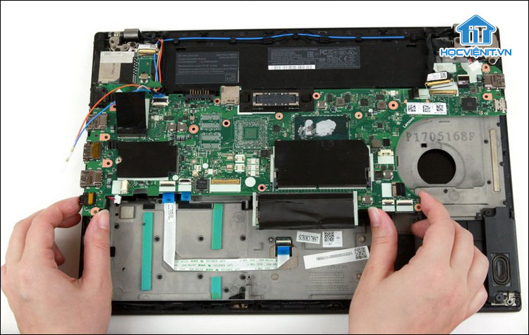 Nhấc MainBoard ra