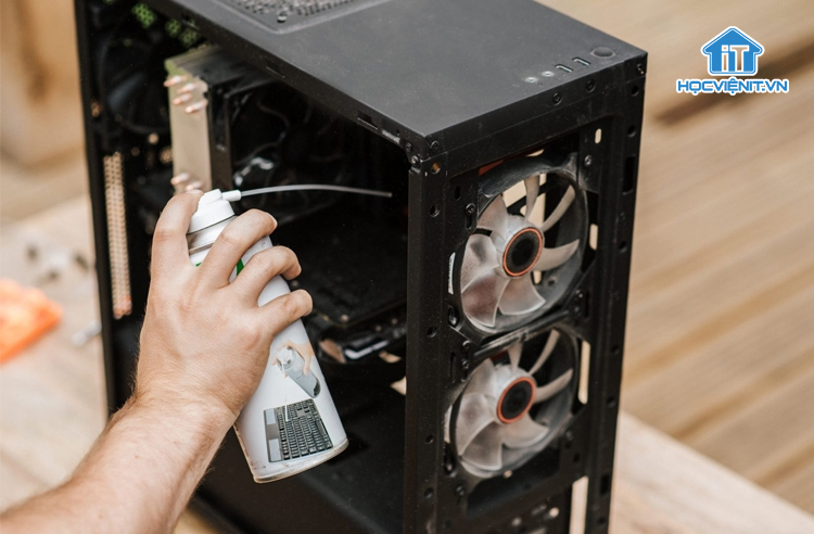 Vệ sinh các linh kiện bên trong case PC
