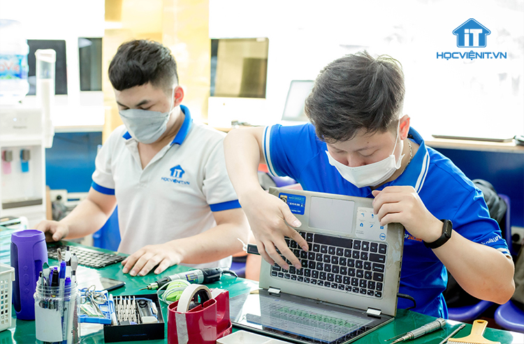 Lựa chọn địa chỉ học nghề được thực hành nhiều