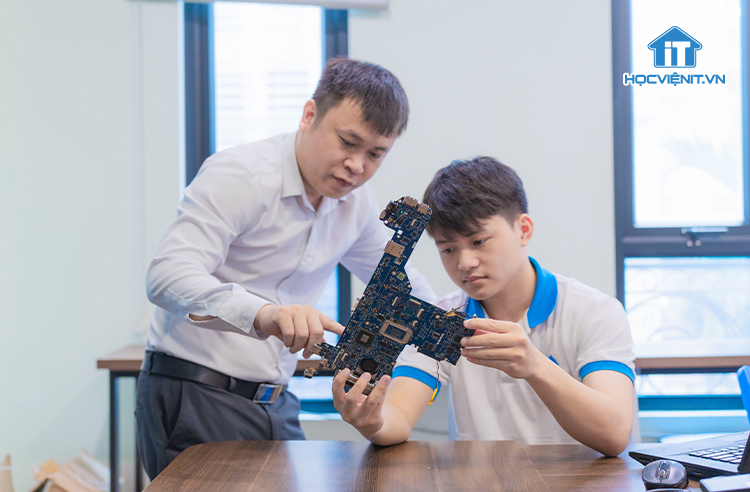 Giảng viên phải có kinh nghiệm thực chiến
