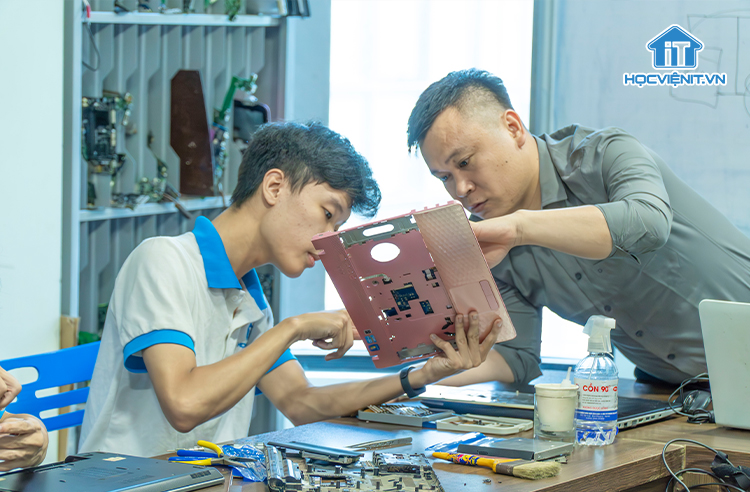Nơi học nghề cần minh bạch trong mọi thông tin