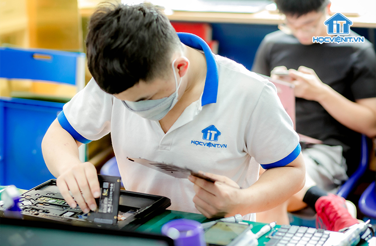 Học viên cần có cam kết việc làm sau khi học xong