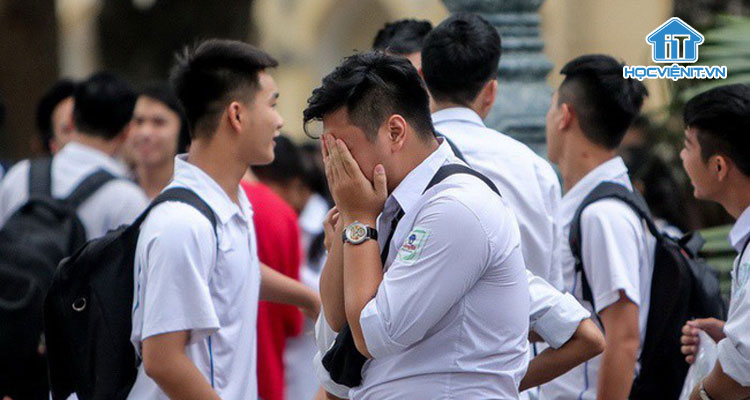 Cha mẹ cần bĩnh tĩnh, nói chuyện, lắng nghe con