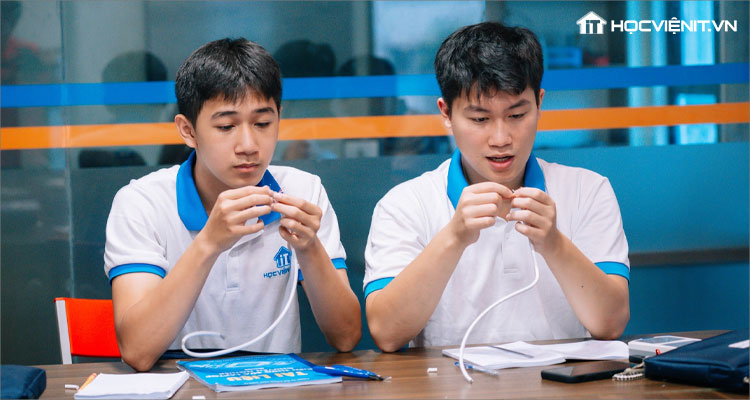 Sự tỉ mỉ, kiên nhẫn và khả năng tập trung cao có thể hợp với  sửa chữa kỹ thuật