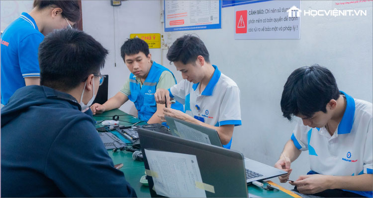 Học nghề sửa laptop không bắt buộc bạn phải giỏi Toán – Lý – Tin